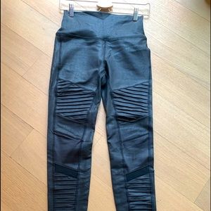 Alo Moto High Waisted leggings On trend